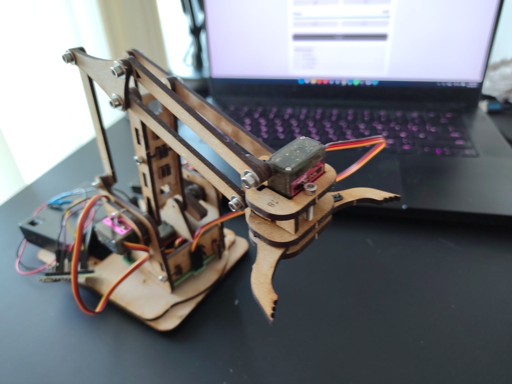 MeArm Wi-Fi Robotic Arm - Robium Editon. Advanced classes