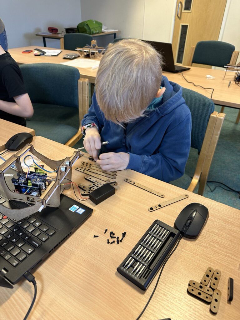 May ECO Robotics Camp с 12-16 photo